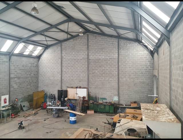 327M² FACTORY RENTED IN SAXENBURG PARK 2